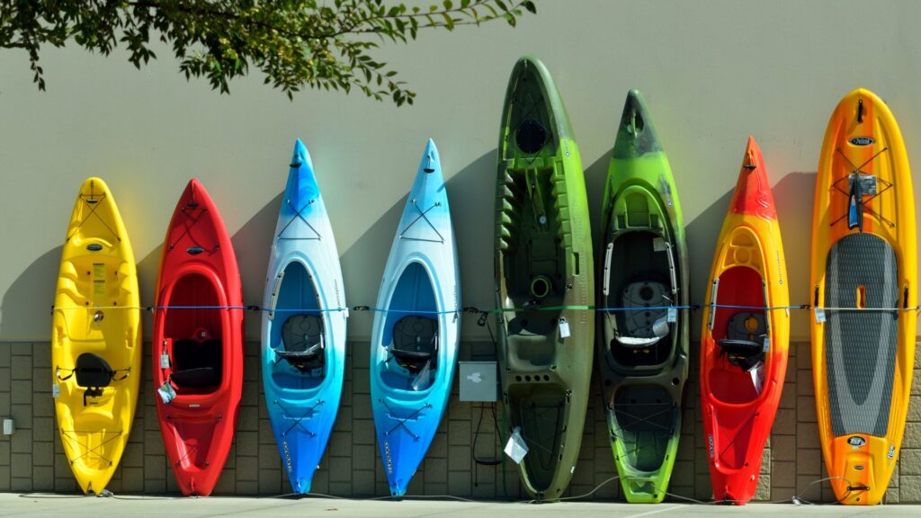 kayaks lining up